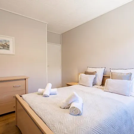 Beausejour - Maison Calme, Terrasse Et Jardin, Proche Parc Aquatique بيت للعطل *