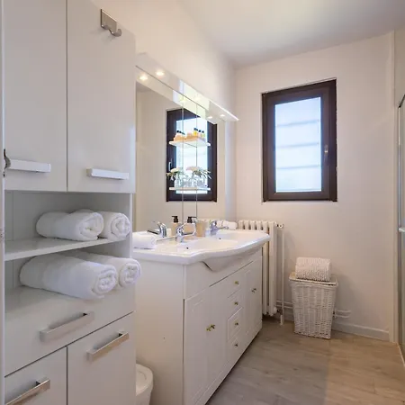 Beausejour - Maison Calme, Terrasse Et Jardin, Proche Parc Aquatique بيت للعطل *