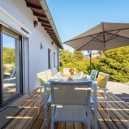 Beausejour - Maison Calme, Terrasse Et Jardin, Proche Parc Aquatique بيت للعطل