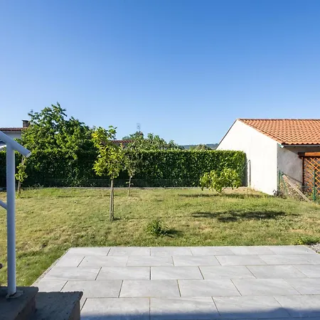 Beausejour - Maison Calme, Terrasse Et Jardin, Proche Parc Aquatique بيت للعطل *